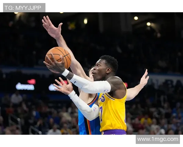 丹尼斯施罗德的篮球之路与未来展望:从新秀到明星的蜕变之旅 丹尼斯施罗德的篮球之路与未来展望:从新秀到明星的蜕变之旅